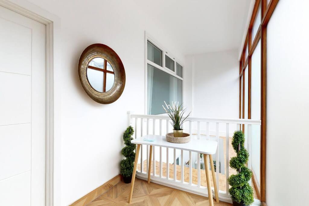 Lovely 2 Bedroom Apartment Near Highgate Station ロンドン エクステリア 写真