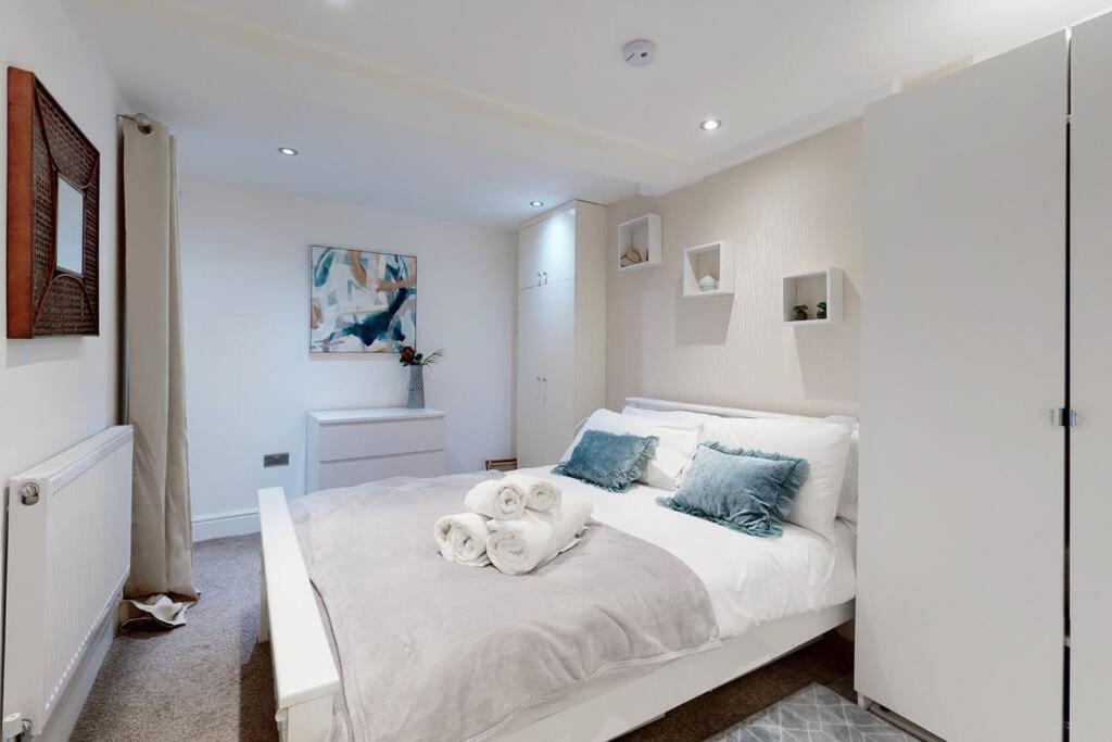 Lovely 2 Bedroom Apartment Near Highgate Station ロンドン エクステリア 写真