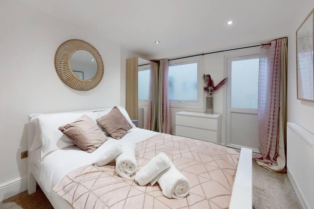 Lovely 2 Bedroom Apartment Near Highgate Station ロンドン エクステリア 写真