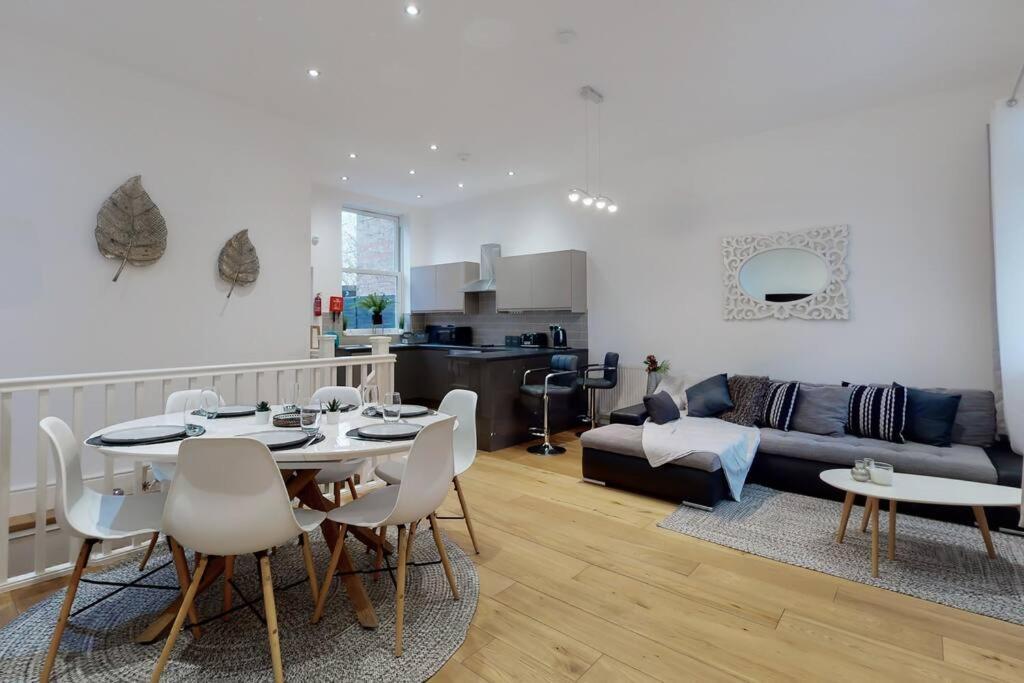 Lovely 2 Bedroom Apartment Near Highgate Station ロンドン エクステリア 写真