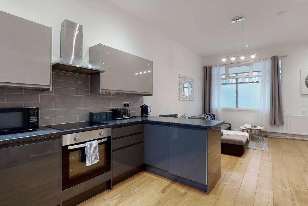 Lovely 2 Bedroom Apartment Near Highgate Station ロンドン エクステリア 写真