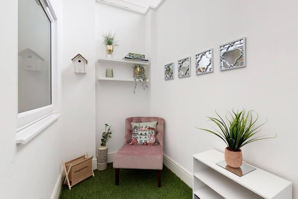 Lovely 2 Bedroom Apartment Near Highgate Station ロンドン エクステリア 写真
