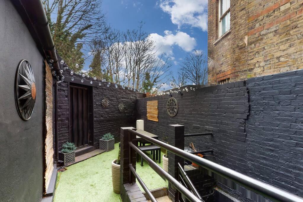 Lovely 2 Bedroom Apartment Near Highgate Station ロンドン エクステリア 写真